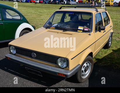 Volkswagen VW Golf Mk1 Mark i l beige Bone Vintage Retro Show Shine Day Out, Melbourne Victoria Banque D'Images