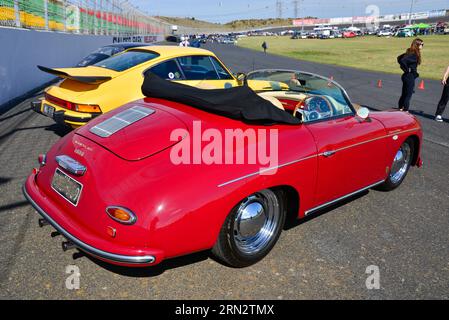 Classic Vintage Porsche 356 convertible voiture rouge sur le spectacle Sunny Day Racetrack Melbourne Australie Banque D'Images