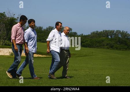 RIO DE JANEIRO, le 25 mars 2015 -- le maire de Rio de Janeiro, Eduardo Paes (2e R), visite le terrain de golf pour les Jeux Olympiques de Rio 2016, dans le quartier de Barra de Tijuca à Rio de Janeiro, au Brésil, le 25 mars 2015. Fabio Motta/AGENCIA ESTADO) (fnc) BRAZIL OUT (SP)BRAZIL-RIO DE JANEIRO-OLYMPIC GAMES-GOLF e AE PUBLICATIONxNOTxINxCHN Rio de Janeiro mars 25 2015 Rio de Janeiro LE maire Eduardo Paes 2e r visite le terrain de golf pour les Jeux Olympiques de Rio 2016 dans le quartier Barra de Tijuca de Rio de Janeiro Brésil LE 25 2015 mars Fabio Motta Agencia Estado FNC Brazil Out SP Brazil Rio de Janeiro Banque D'Images