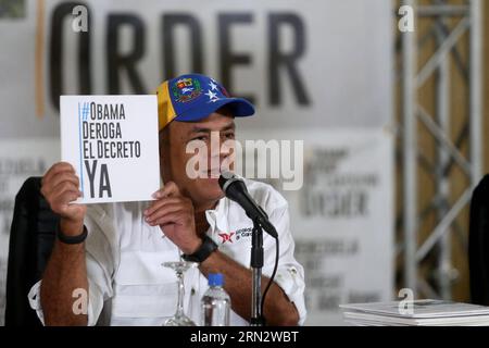 (150325) -- CARACAS, 25 mars 2015 -- Jorge Rodriguez, maire de Caracas, annonce le nombre de signatures recueillies contre le décret du président américain Barack Obama, à Caracas, Venezuela, le 25 mars 2015. Le gouvernement socialiste du Venezuela a déclaré mercredi qu'il avait recueilli plus de trois millions de signatures demandant au président américain Barack Obama d'abroger les mesures déclarant le pays sud-américain une menace pour la sécurité. Zurimar Campos/AVN) (vf) VENEZUELA-CARACAS-US-POLITICS-CAMPAIGN e AVN PUBLICATIONxNOTxINxCHN Caracas Mars 25 2015 Jorge Rodriguez Maire de Caracas annonce le nombre de si Banque D'Images