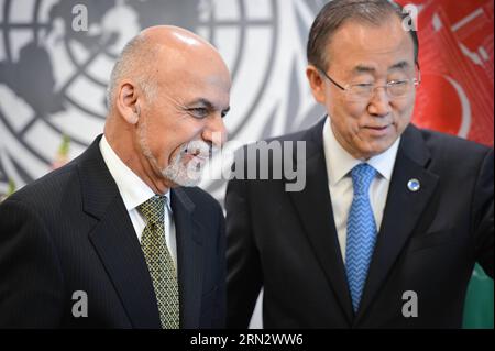 (150326) -- NEW YORK, 26 mars 2015 -- le président afghan Ashraf Ghani (à gauche) marche avec le secrétaire général des Nations unies Ban Ki-moon lors de leur rencontre au siège des Nations unies à New York, le 26 mars 2015.) Un-NEW YORK-AFGHANISTAN-PRESIDENT NiuxXiaolei PUBLICATIONxNOTxINxCHN New York Mars 26 2015 le Président afghan Ashraf Ghani l marche avec le Secrétaire général de l'ONU Ban KI Moon lors de leur rencontre AU siège de l'ONU à New York LE 26 2015 mars le Président de l'ONU New York Afghanistan PUBLICATIONxNOTxINxCHN Banque D'Images