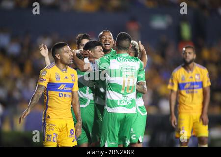 Monterrey, Mexique. 30 août 2023. 30 août 2023 ; Monterrey, Nuevo León, Mexique; Liga MX 2023 Apertura Fitth match entre UANL Tigres et Santos Laguna à Estádio Universitário. Crédit obligatoire : Toby Tande/PxImages/Sipa USA crédit : SIPA USA/Alamy Live News Banque D'Images