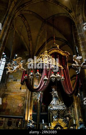 Mausolée royal à St. Cathédrale Vitus à Prague, République tchèque. Banque D'Images