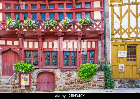 France, Côtes d'Armor, Lamballe-Armor, place Martray, Maison du bourreau du 16e siècle, abrite le musée dédié au peintre Mathurin Méheut (1882-1958) Banque D'Images