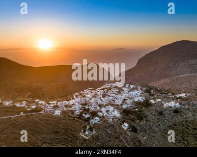 Grèce, mer d'Egean, archipel des Cyclades orientales, île d'Amorgos, village de Lagada (vue aérienne) Banque D'Images