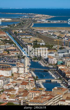 France, Hérault, Sète, panorama depuis le Mont Saint-clair, vue sur le canal de la Peyrade et la Grande-Motte en arrière-plan Banque D'Images