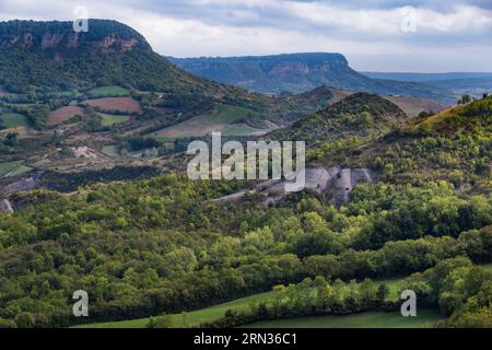 France, Aveyron, Parc naturel régional des Grands-Causses, Tournemire, les falaises de Tournemire au pied du Causse du Larzac Banque D'Images