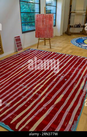 France, Hérault, Lodève, Manufacture de la Savonnerie Annexe unique de la fabrique nationale de tapis de la Savonnerie des Gobelins à Paris, tapis velours dessiné par Marie-Claude Bugeaud, plié-plié (2016) mobilier Collection nationale Banque D'Images