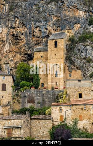 France, Aveyron, Parc naturel régional des Grands Causses, Peyre, labellisé les plus Beaux villages de France (les plus beaux villages de France), église troglodyte Saint-Christophe des 11e et 17e siècles Banque D'Images