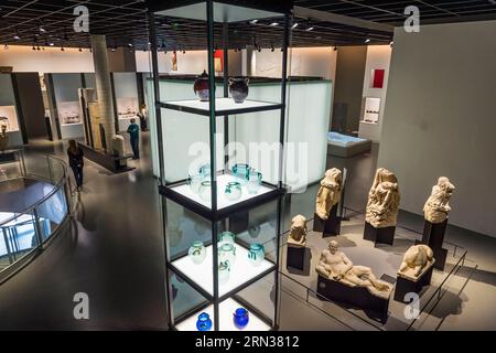 France, Gard, Nîmes, Musée de la Romanite par l'architecte Elizabeth de Portzampar Banque D'Images