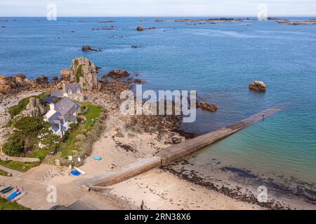 France, Côtes-d'Armor, Côte d'Ajoncs, Plougrescant, la plage de Porz Hir ou Pors-hir (vue aérienne) Banque D'Images