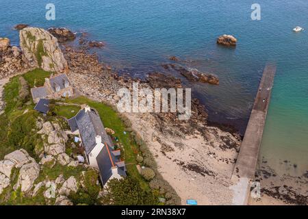 France, Côtes-d'Armor, Côte d'Ajoncs, Plougrescant, la plage de Porz Hir ou Pors-hir (vue aérienne) Banque D'Images