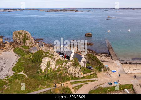 France, Côtes-d'Armor, Côte d'Ajoncs, Plougrescant, la plage de Porz Hir ou Pors-hir (vue aérienne) Banque D'Images