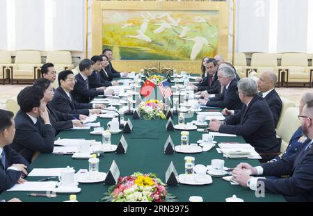 (150410) -- BEIJING, 09 avril 2015 -- Guo Shengkun (4e L), conseiller d'État chinois et ministre de la sécurité publique, et Jeh Johnson, secrétaire américain à la sécurité intérieure, coprésident la première réunion ministérielle entre le ministère chinois de la sécurité publique et le département américain de la sécurité intérieure à Beijing, en Chine, le 9 avril 2015. ) (Yxb) CHINA-BEIJING-GUO SHENGKUN-JEH JOHNSON-MEETING(CN) WangxYe PUBLICATIONxNOTxINxCHN Beijing avril 09 2015 conseillers d'État chinois et ministres de la sécurité publique Guo Shengkun 4e et secrétaire de l'U à la sécurité intérieure Jeh Johnson Co-président du Premier me ministériel Banque D'Images