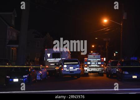 Newark, États-Unis. 30 août 2023. Bureau du procureur du comté d'Essex sur les lieux de la fusillade, mercredi soir. Une personne a été abattue à Newark. Mercredi soir, vers 9:45 heures, une fusillade a eu lieu et une personne a été tuée par balle dans le secteur de Hawthorne Avenue à Newark, New Jersey. Le bureau du procureur du comté d'Essex et la police de Newark enquêtent. Crédit : SOPA Images Limited/Alamy Live News Banque D'Images