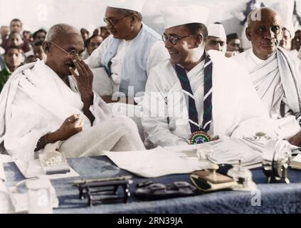 Gandhi at the Indian National Congress annual meeting in Haripura in 1938 . Congress President Subhas Chandra Bose is wearing the ribbon, seated behin Stock Photo