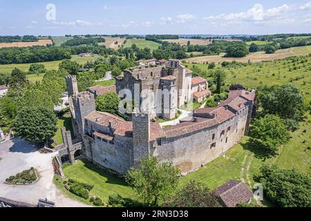 France, Gers, Larresingle, labellisés les plus Beaux villages de France (les plus beaux villages de France), le château et le village (vue aérienne) Banque D'Images