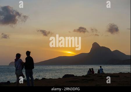 Vietnam, archipel de con Dao, appelé îles Poulo-Condore pendant la colonisation française, île de con son, touristes vietnamiens prenant des selfies Banque D'Images