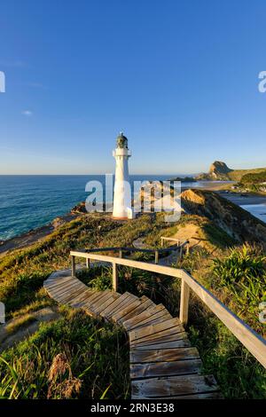 Nouvelle-Zélande, Île du Nord, région de Wellington, côte de Wairarapa, Castlepoint (Castle point), phare de Castlepoint Banque D'Images