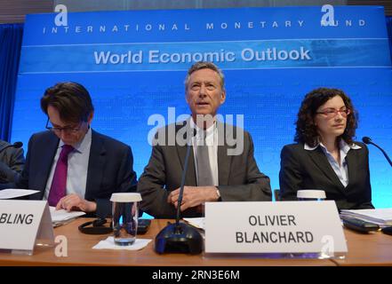 (150414) -- WASHINGTON D.C., le 14 avril 2015 -- Olivier Blanchard (C), économiste en chef du Fonds monétaire international (FMI), prend la parole lors d'un point de presse sur les Perspectives de l'économie mondiale au siège du FMI à Washington D.C., capitale des États-Unis, le 14 avril 2015. Le FMI a déclaré mardi que l'économie mondiale devrait croître de 3,5 pour cent en 2015, au même niveau que les prévisions qu'il a faites en janvier. ) (djj) États-Unis-WASHINGTON D.C. PERSPECTIVES ÉCONOMIQUES MONDIALES YinxBogu PUBLICATIONxNOTxINxCHN Washington D C avril 14 2015 Olivier Blanchard C économiste en chef du Fonds monétaire international le FMI prend la parole Banque D'Images