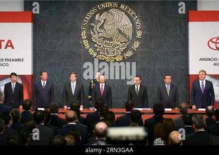 (150415) -- MEXICO, le 15 avril 2015 -- image fournie par le président mexicain Enrique Pena Nieto (C) participant à la cérémonie d'annonce de l'investissement dans l'usine d'assemblage automobile Toyota, à Mexico, capitale du Mexique, le 15 avril 2015.) (fnc) MEXICO-MEXICO CITY-INVESTMENT-PENA NIETO MEXICO SxPRESIDENCY PUBLICATIONxNOTxINxCHN Mexico avril 15 2015 image fournie par le président MEXICAIN Enrique Pena Nieto C participant à la cérémonie d'annonce de l'investissement de l'usine d'assemblage automobile Toyota à Mexico, capitale du Mexique, LE 15 2015 avril FNC Mexico Mex Banque D'Images