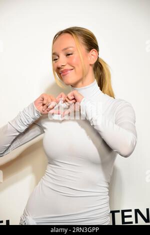 Ester Expósito a assisté au photocall de la première du film espagnol, El Juego (le jeu) Madrid Espagne. Banque D'Images