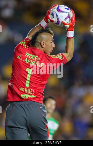 Monterrey, Mexique. 30 août 2023. 26 août 2023 ; Monterrey, Nuevo León, Mexique; Liga MX 2023 Apertura Fitth match entre UANL Tigres et Santos Laguna à Estádio Universitário. #1 gardien Tigres, Nahuel Guzmán crédit obligatoire : Toby Tande/PXImages crédit : PX Images/Alamy Live News Banque D'Images