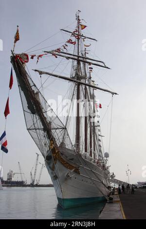 CALLAO, le 18 avril 2015 -- le navire-école Juan Sebastian de Elcano de la marine espagnole accoste dans le port de la base militaire de la province constitutionnelle de Callao, au Pérou, le 18 avril 2015. Selon la presse locale, le navire-école Juan Sebastian de Elcano de la marine espagnole est arrivé au Pérou pour une visite de cinq jours, puis a navigué le 23 avril vers Veracruz, au Mexique. Luis Camacho) (bxq) PÉROU-CALLAO-ESPAGNE-MILITARY-VISIT e LuisxCamacho PUBLICATIONxNOTxINxCHN Callao avril 18 2015 le Juan Sebastian de Elcano navire d'entraînement de la marine espagnole docks dans le port de la base militaire du Constit Banque D'Images