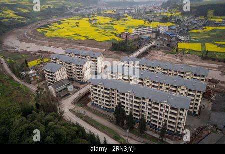 (150420) -- ya AN, 20 avril 2015 -- une vue aérienne de la zone résidentielle de Pingxihe dans le village de Maoping, dans le canton de Wuxian, dans le comté de Yingjing, dans la province du Sichuan, au sud-ouest de la Chine, est vue sur cette photo prise le 18 mars 2015, avant les deux ans du tremblement de terre de magnitude 7,0 qui a frappé le comté voisin de Lushan le 20 avril 2013. (Ytt) CHINA-SICHUAN-NEW LOOK (CN) lixQiaoqiao PUBLICATIONxNOTxINxCHN ya au 20 2015 avril à vue aérienne de la zone résidentielle À Maoping Village de Wuxian Township dans le comté sud-ouest de la Chine S province du Sichuan EST les lacs dans cette photo prise le 1 mars Banque D'Images