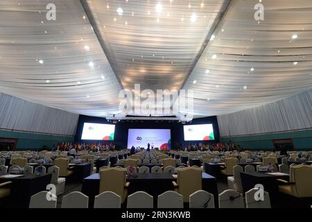 (150421) -- JAKARTA, le 21 avril 2015 -- une photo prise le 21 avril 2015 montre une vue de la salle du Sommet Asie-Afrique, à Jakarta, capitale de l'Indonésie. Le Sommet Asie-Afrique et une série de manifestations sur le thème renforcer la coopération Sud-Sud pour promouvoir la paix et la prospérité mondiales se tiendront à Jakarta et Bandung du 22 au 24 avril. ) INDONESIA-JAKARTA-ASIAN-AFRICAN CONFERENCE-PREPARATIONS QinxQing PUBLICATIONxNOTxINxCHN Jakarta avril 21 2015 une photo prise LE 21 2015 avril montre une vue de la salle du Sommet Asie-Afrique à Jakarta capitale de l'Indonésie le su asiatique Africain Banque D'Images