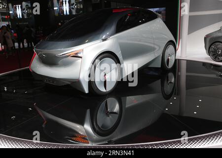 (150422) -- SHANGHAI, le 22 avril 2015 -- Un concept car est exposé au salon international de l'industrie automobile de Shanghai 2015 à Shanghai, en Chine, le 22 avril 2015. Au total, 1 343 véhicules complets ont été exposés, dont 103 véhicules nationaux et internationaux à énergie nouvelle et 47 concept-cars. (Zhs) CHINA-SHANGHAI-AUTO SHOW (CN) PeixXin PUBLICATIONxNOTxINxCHN Shanghai avril 22 2015 un concept car EST exposé À L'exposition internationale de l'industrie automobile de Shanghai 2015 à Shanghai Chine avril 22 2015 un total de 1 343 VÉHICULES complets ont été exposés, dont 103 domestiques et internationaux Banque D'Images