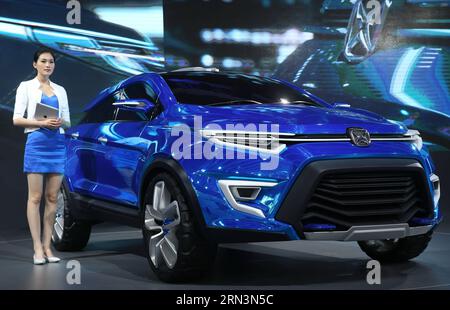 (150422) -- SHANGHAI, le 22 avril 2015 -- Un concept-car JMC est exposé au salon international de l'industrie automobile de Shanghai 2015 à Shanghai, Chine, le 22 avril 2015. Au total, 1 343 véhicules complets ont été exposés, dont 103 véhicules nationaux et internationaux à énergie nouvelle et 47 concept-cars. (Zhs) CHINA-SHANGHAI-AUTO SHOW (CN) PeixXin PUBLICATIONxNOTxINxCHN Shanghai avril 22 2015 un concept car JMC EST exposé À L'exposition internationale de l'industrie automobile de Shanghai 2015 à Shanghai Chine avril 22 2015 un total de 1 343 VÉHICULES complets ont été exposés, dont 103 domestiques et moi Banque D'Images