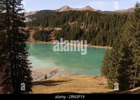 Beau lac bleu à Arosa, Suisse Banque D'Images