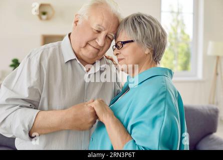 Happy loving married retired elderly man and woman are holding hands and smiling Banque D'Images