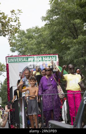 Célébrant le 50e anniversaire du Hip Hop en 2023, le défilé annuel Hip Hop pour la justice sociale se déroule dans le quartier Bedford Stuyvesant de Brooklyn, New York. Banque D'Images