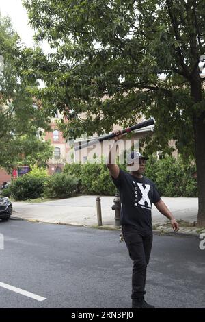 Célébrant le 50e anniversaire du Hip Hop en 2023, le défilé annuel Hip Hop pour la justice sociale se déroule dans le quartier Bedford Stuyvesant de Brooklyn, New York. Banque D'Images