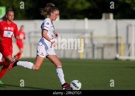 Oud Heverlee, Belgique. 26 août 2023. Valesca Ampoorter (10) de l'OHL photographiée lors d'un match de football féminin entre Oud Heverlee Leuven et White Star Woluwe lors de la 1e journée de la saison 2023 - 2024 de la Belgian Lotto Womens Super League, le 26 août 2023 à Oud-Heverlee, Belgique. Crédit : Sportpix/Alamy Live News Banque D'Images