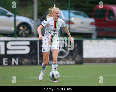 Oud Heverlee, Belgique. 26 août 2023. Linde Veefkind (25 ans) de OHL photographiée lors d'un match de football féminin entre Oud Heverlee Leuven et White Star Woluwe lors de la 1e journée de la saison 2023 - 2024 de Belgian Lotto Womens Super League, le 26 août 2023 à Oud-Heverlee, Belgique. Crédit : Sportpix/Alamy Live News Banque D'Images