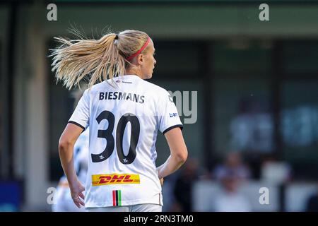 Oud Heverlee, Belgique. 26 août 2023. Julie Biesmans (30 ans) de OHL photographiée lors d'un match de football féminin entre Oud Heverlee Leuven et White Star Woluwe lors de la 1e journée de la saison 2023 - 2024 de Belgian Lotto Womens Super League, le 26 août 2023 à Oud-Heverlee, Belgique. Crédit : Sportpix/Alamy Live News Banque D'Images