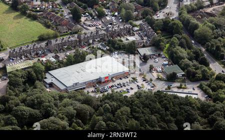 Vue aérienne de B&Q Harrogate et Aldi sur la Skipton Road, Harrogate, North Yorkshire Banque D'Images
