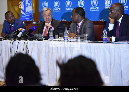 (150506) -- NAIROBI, le 6 mai 2015 -- le Haut Commissaire des Nations Unies pour les réfugiés Antonio Guterres (2e L) s'adresse à des journalistes lors d'une conférence de presse à Nairobi, Kenya, le 6 mai 2015. Antonio Guterres, chef de l'agence des Nations Unies pour les réfugiés, a appelé mercredi les agences multilatérales à investir dans les programmes sociaux et les infrastructures physiques en Somalie afin de faciliter le retour des réfugiés dans la Corne de l'Afrique. KENYA-NAIROBI-un-REFUGEE AGENCY-CONFERENCE DE PRESSE SunxRuibo PUBLICATIONxNOTxINxCHN Nairobi Mai 6 2015 Haut Commissaire des Nations Unies pour les réfugiés Antonio Guterres 2nd l parle aux journalistes pendant Banque D'Images