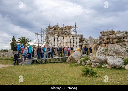 Ggantija, Gozo Island, Malte - 15 avril 2023 : Ġgantija est un complexe de temples mégalithiques de l'époque néolithique sur l'île de Gozo à Malte, touristique Banque D'Images