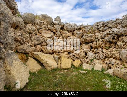 Ggantija, Gozo Island, Malte - 15 avril 2023 : Ġgantija est un complexe de temples mégalithiques de l'époque néolithique sur l'île de Gozo à Malte, touristique Banque D'Images