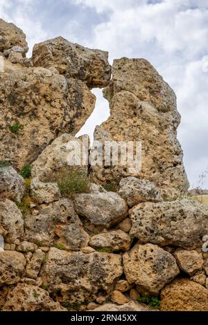 Ggantija, Gozo Island, Malte - 15 avril 2023 : Ġgantija est un complexe de temples mégalithiques de l'époque néolithique sur l'île de Gozo à Malte, touristique Banque D'Images