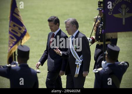 (150508) -- MEXICO, 8 mai 2015 -- le président mexicain Enrique Pena Nieto (2e L) et le président colombien Juan Manuel Santos (C) examinent la garde d honneur lors d une cérémonie officielle de bienvenue à Campo Marte à Mexico, capitale du Mexique, le 8 mai 2015. Le président colombien Juan Manuel Santos est en visite officielle au Mexique. Alejandro Ayala) (da) MEXICO-MEXICO CITY-COLOMBIA-POLITICS-VISIT e AlejandroxAyala PUBLICATIONxNOTxINxCHN 150508 Mexico City Mai 8 2015 Mexico S Président Enrique Pena Nieto 2nd l et Colombie S Président Juan Manuel Santos C EXAMINENT la Garde D'HONNEUR pendant to O. Banque D'Images