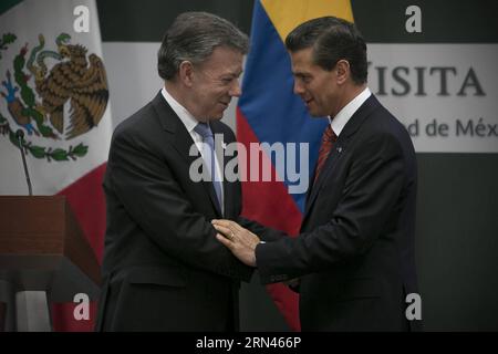 (150508) -- MEXICO, le 8 mai 2015 -- le président mexicain Enrique Pena Nieto (à droite) et le président colombien Juan Manuel Santos (à gauche) discutent avant une conférence de presse à Mexico, capitale du Mexique, le 8 mai 2015. Alejandro Ayala) (da) MEXICO-MEXICO CITY-COLOMBIA-POLITICS-VISIT e AlejandroxAyala PUBLICATIONxNOTxINxCHN 150508 Mexico City Mai 8 2015 Mexico S Président Enrique Pena Nieto r et Président colombien Juan Manuel Santos l Discours avant une conférence de presse à Mexico City capitale du Mexique LE 8 2015 mai Alejandro Ayala visite POLITIQUE à Mexico City Colombia e AlejandroxAyala BLI Banque D'Images
