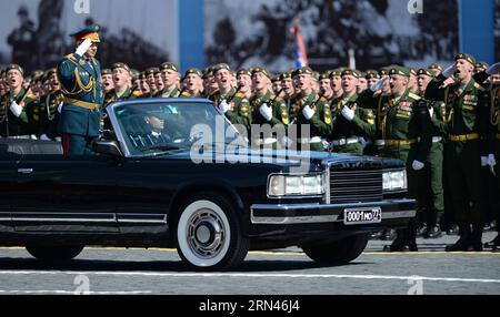 (150509) -- MOSCOU, le 9 mai 2015 -- le ministre russe de la Défense Sergey Shoigu participe au défilé militaire marquant le 70e anniversaire de la victoire dans la Grande Guerre patriotique à Moscou, Russie, le 9 mai 2015. )(wjq) RUSSIE-MOSCOU-DÉFILÉ DU JOUR DE LA VICTOIRE PavelxBednyakov PUBLICATIONxNOTxINxCHN Moscou 9 2015 mai les ministres russes de la Défense Sergey Shoigu participent au défilé militaire marquant le 70e anniversaire de la victoire dans le Grand patriotique à Moscou Russie 9 2015 mai wjq Russie Moscou défilé du jour de la victoire PavelxBednyakov PUBLICATIONxNOTxNOTxINxCHN Banque D'Images