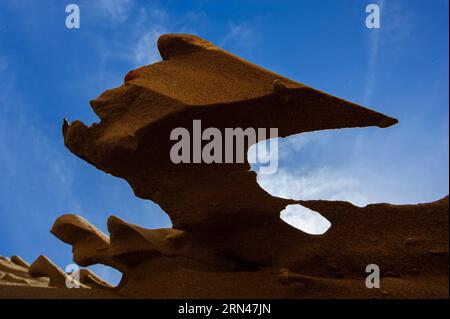 (150511) -- HAMI, 11 mai 2015 -- une photo prise le 8 mai 2015 montre la forme de relief Yadan à Hami, dans la région autonome ouïgoure du Xinjiang du nord-ouest de la Chine. (Zwx) CHINA-XINJIANG-HAMI-YADAN LANDFORM(CN) LixHua PUBLICATIONxNOTxINxCHN 150511 Hami Mai 11 2015 la photo prise LE 8 2015 mai montre le relief Yadan dans Hami Nord-Ouest de la Chine S Xinjiang Uygur région autonome zwx Chine Xinjiang Hami Yadan Landform CN PUBLICATIONxNOTxINxCHN Banque D'Images