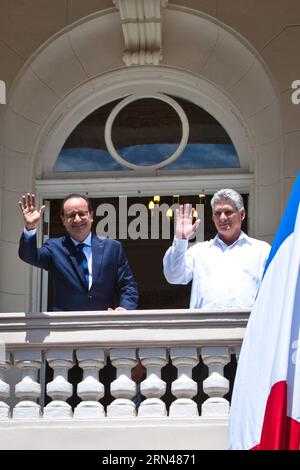 (150511) -- LA HAVANE, le 11 mai 2015 -- le président français François Hollande (à gauche) et le vice-président cubain Miguel Diaz-Canel assistent à la cérémonie d'inauguration du nouveau siège de l'Alliance française à la Havane, capitale de Cuba, le 11 mai 2015. CUBA-FRANCE-HAVANA-FRANCE-HOLLANDE-INAUGRATION-ALLIANCE française LiuxBin PUBLICATIONxNOTxINxCHN 150511 la Havane Mai 11 2015 le président français François Hollande et le vice-président cubain Miguel Diaz Canel assistent à la cérémonie d'inauguration d'un nouveau siège de l'Alliance française à la Havane la capitale de Cuba Mai 11 2015 Cuba France la Havane France Hollande Banque D'Images