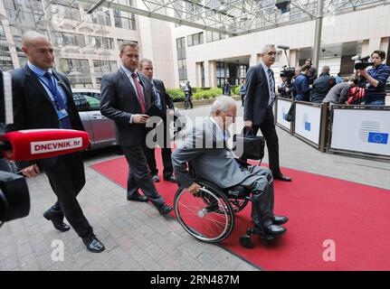 (150512) -- BRUXELLES, le 12 mai 2015 -- le ministre allemand des Finances Wolfgang Schaeuble arrive pour assister à une réunion des ministres des finances de l'Union européenne (UE) au siège de l'UE à Bruxelles, Belgique, le 12 mai 2015. Zhou Lei) BELGIQUE-UE-FINANCES ?? PUBLICATIONxNOTxINxCHN 150512 Bruxelles Mai 12 2015 les ministres allemands des Finances Wolfgang Schaeuble participent à la réunion du ministre des Finances de l'Union européenne AU siège de l'UE à Bruxelles Belgique Mai 12 2015 Zhou Lei Belgique Finances de l'UE PUBLICATIONxNOTxINxCHN Banque D'Images